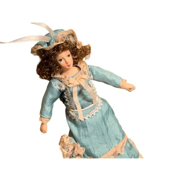 DG Creations Pretty Woman Porcelain Doll 6 Inch Christmas Ornament — 2003 - Picture 2 of 8